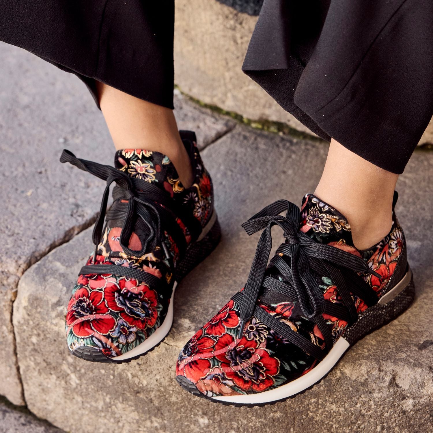 Sneaker velvet zwart/rood