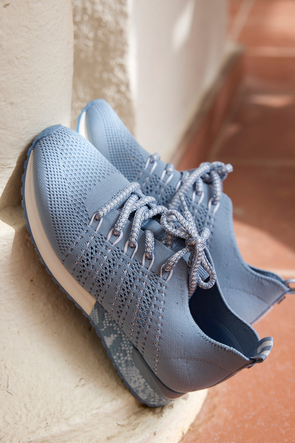 Sneaker lichtblauw knitted