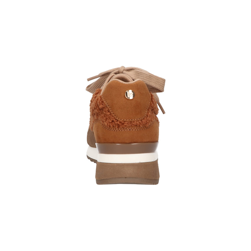 Sand/taupe winter sneaker voor dames met teddy- en microafwerking, memory foam voetbed en vetersluiting van La Strada.