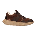 Sneaker bruin
