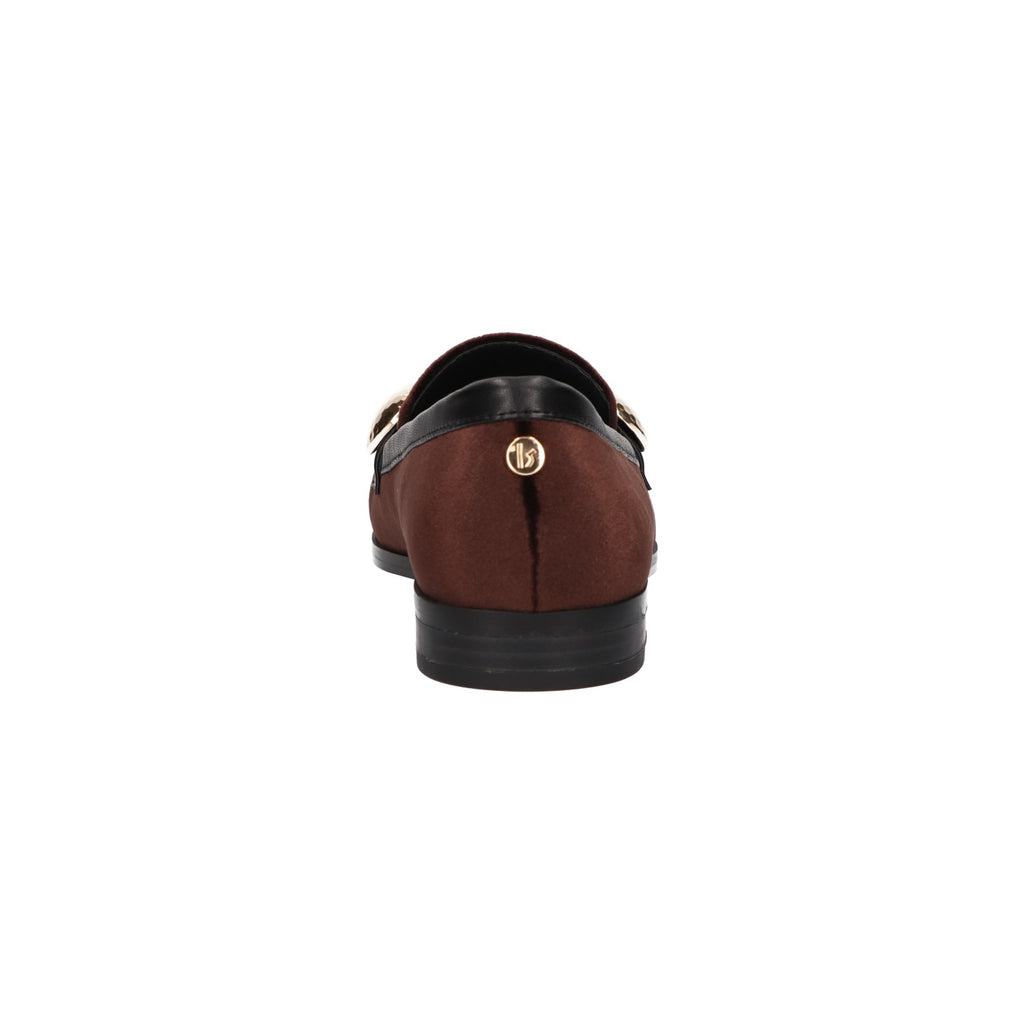 Bruine dames loafer met opvallende goudkleurige gesp en comfortabel memory foam voetbed van La Strada.