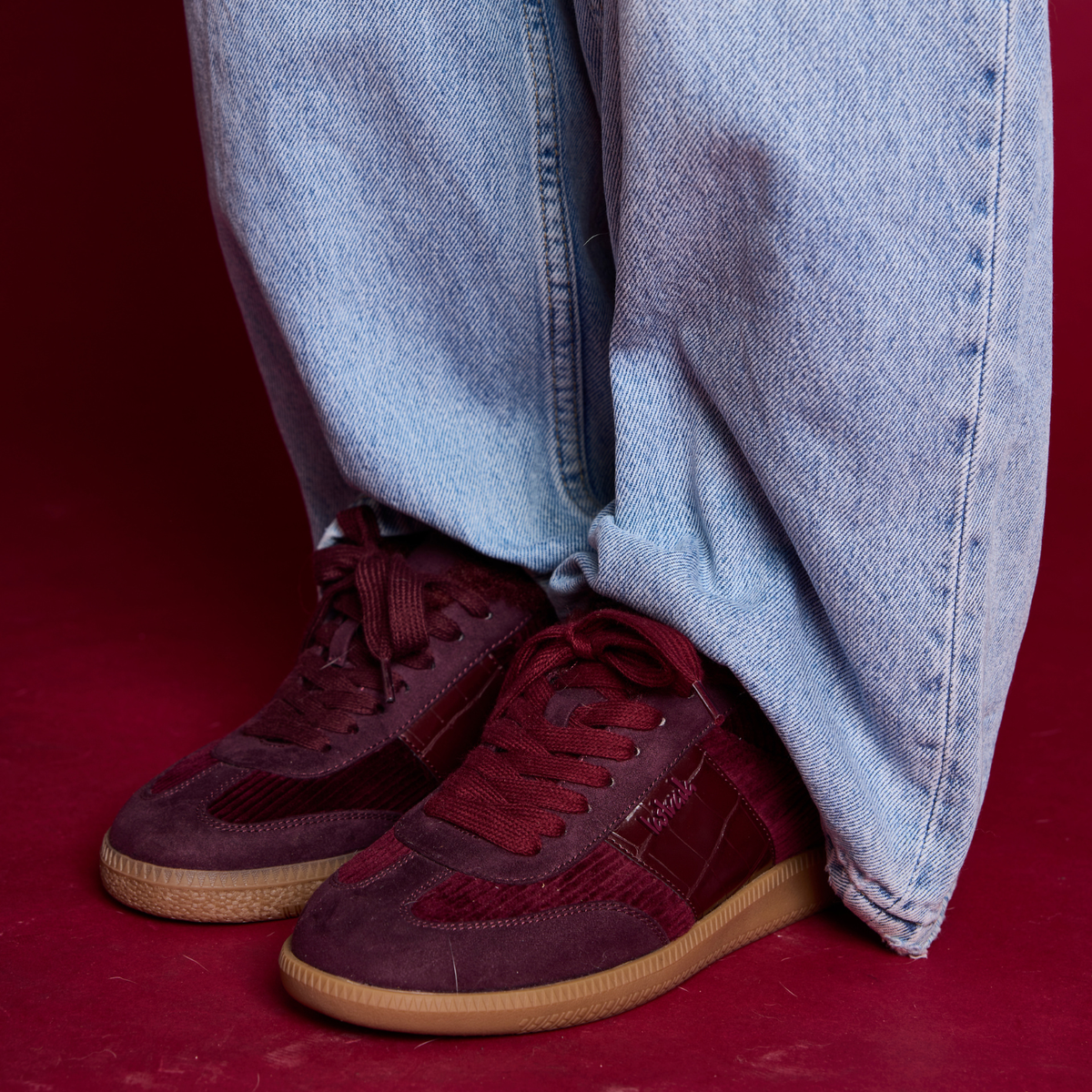 Sneaker bordeaux met bont